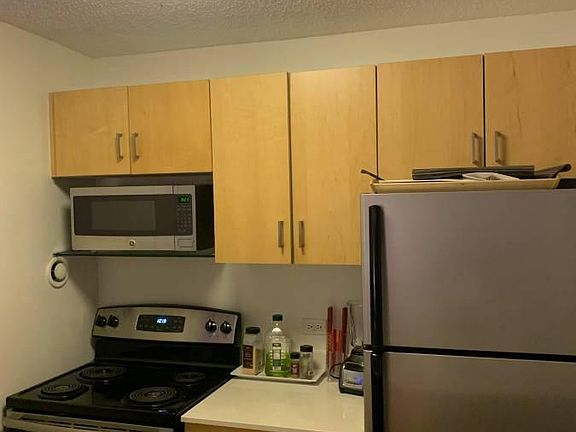 4th image of 740 N Clark St