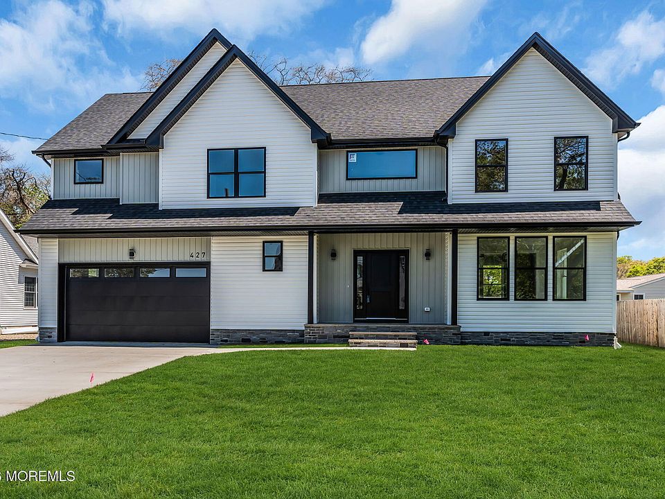 1st image of 427 Boxwood Drive