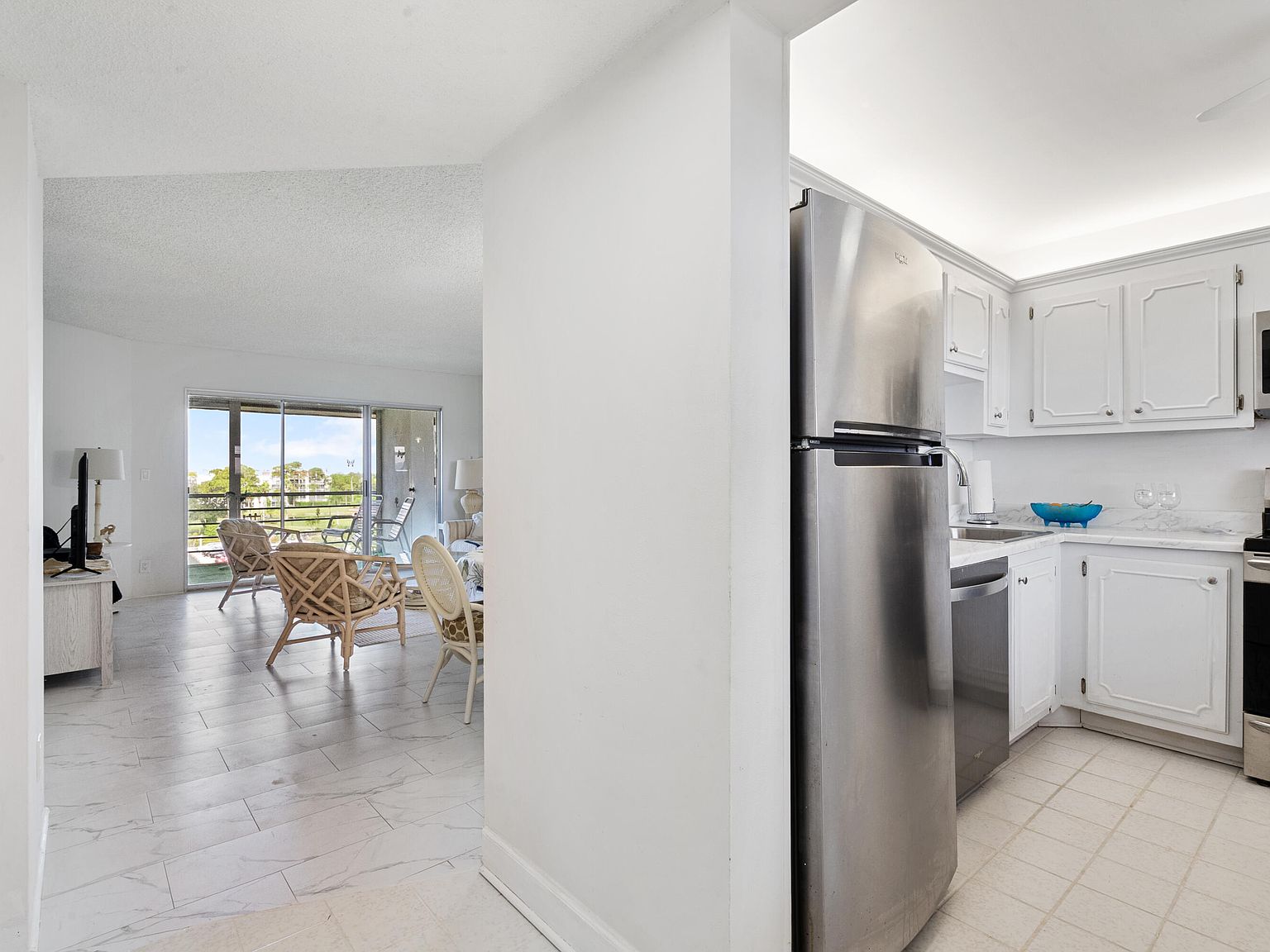 3590 Via Poinciana #607