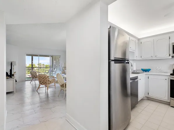 3590 Via Poinciana #607, Lake Worth, FL 33467