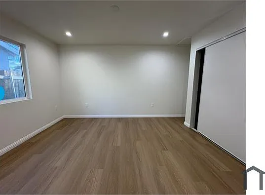 1348 E 23rd St #4 — Photo 7