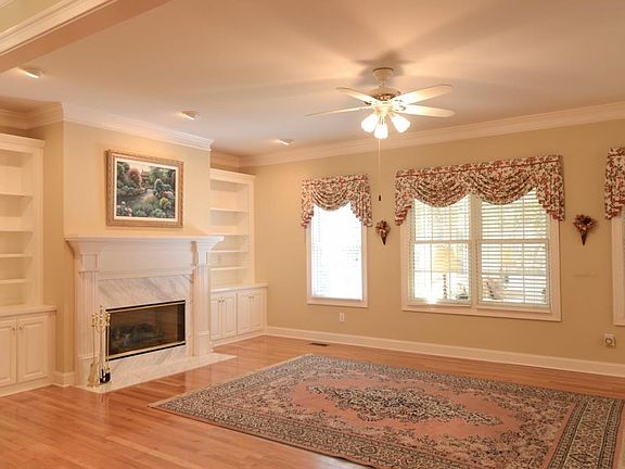 4th image of 230 Chinaberry Dr