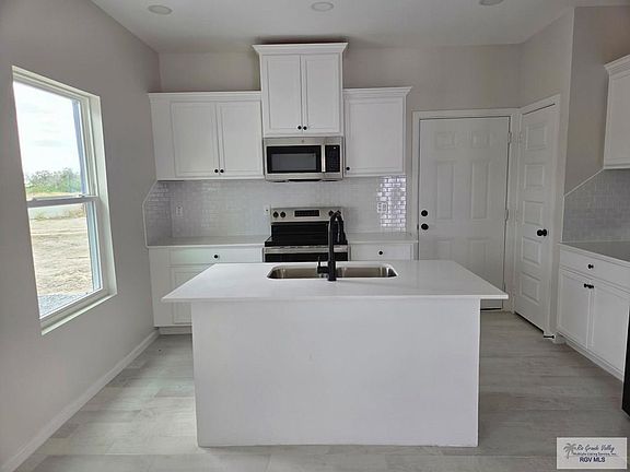 2nd image of 203 Royal Palm Dr #B