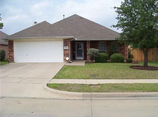 8729 Saranac Trl, Fort Worth, TX 76118