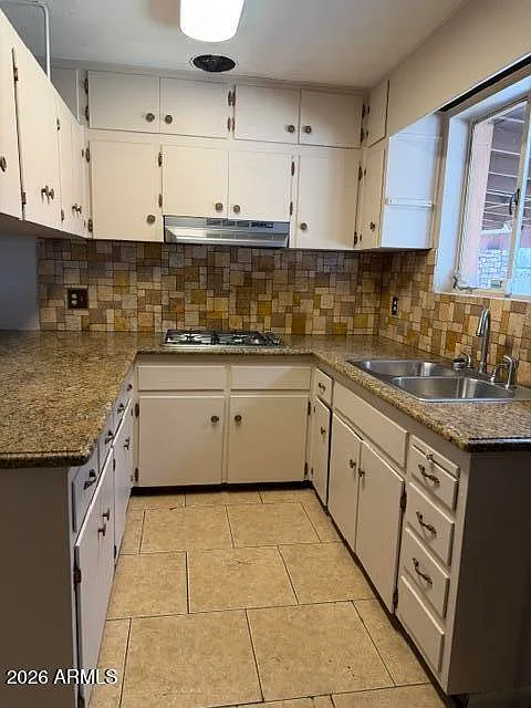 4 bed, 1.5 bath, 1722 sqft, $2,400 — Photo 4