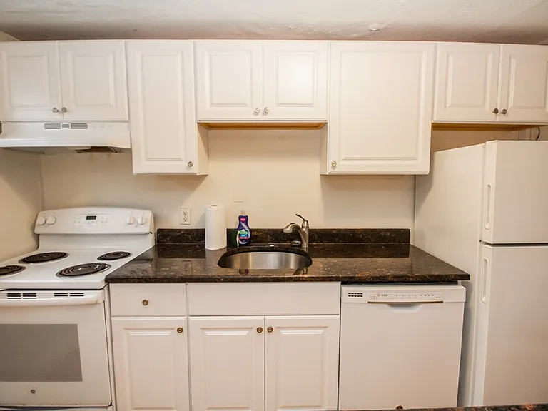 95 Chestnut St #1B — Photo 1