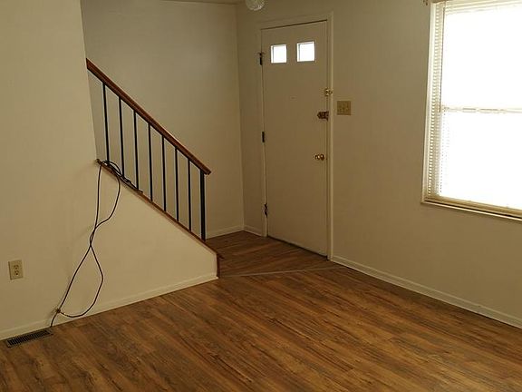 3rd image of 321 Laporte Ct