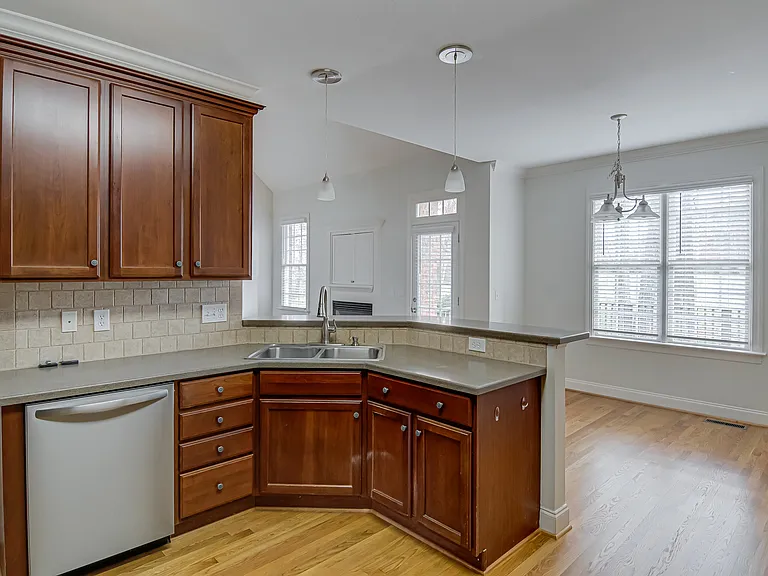 5708 Mabe Dr — Photo 8