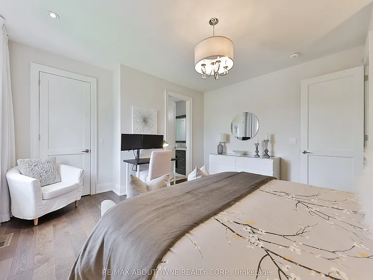 408 Saville Cres — Photo 32
