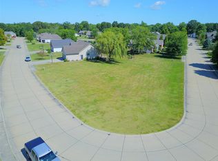 6 Eastland Ct, Carlinville, IL 62626