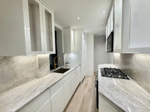 140 West 58th Street 3A image 3 of 7