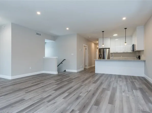 32 3rd Ave, Kitchener, ON N2C 1N6