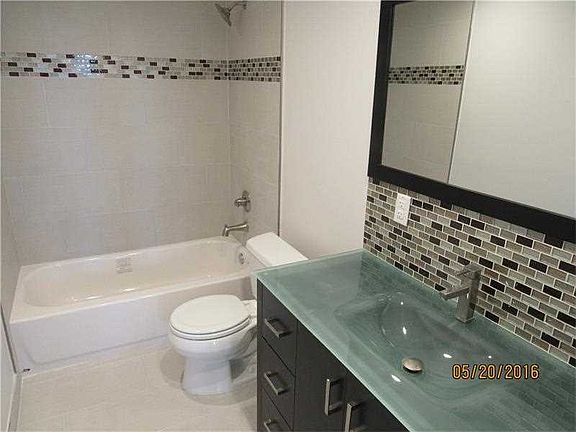 4th image of 3600 NE 36th St #105
