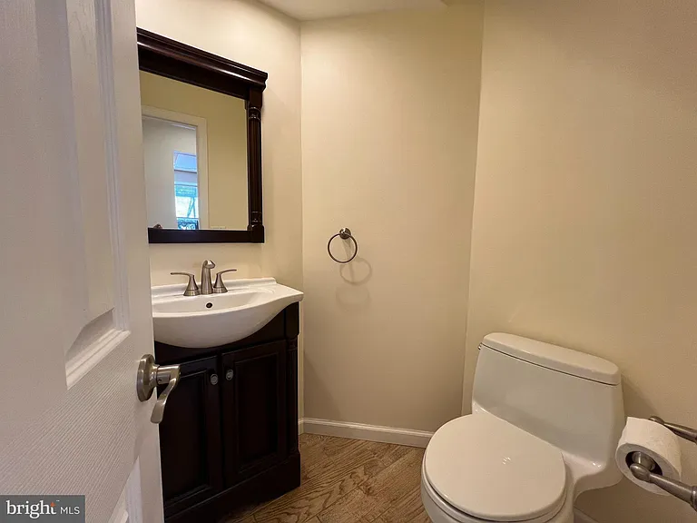 80 Sayre Dr — Photo 22