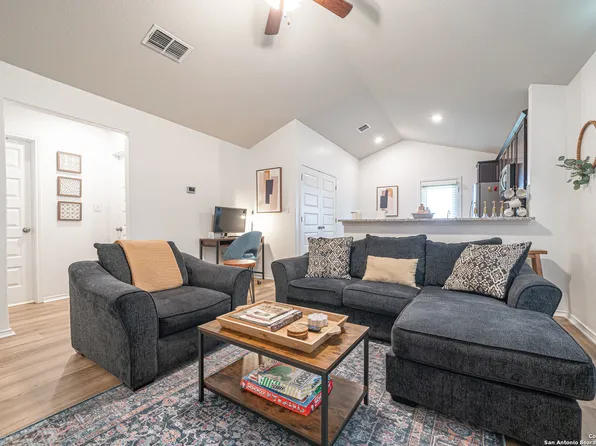 802 Hickory Trail, San Antonio, TX 78245