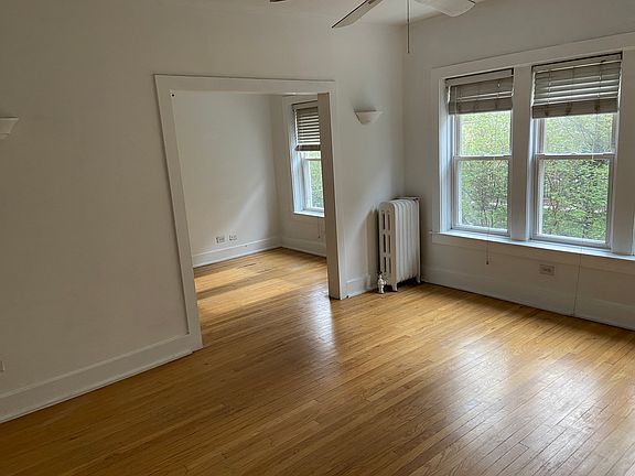 2nd image of 611.5 W Arlington Pl #1S