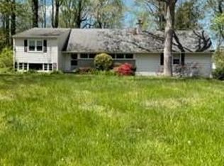 279 Hemlock Dr, Orange, CT 06477