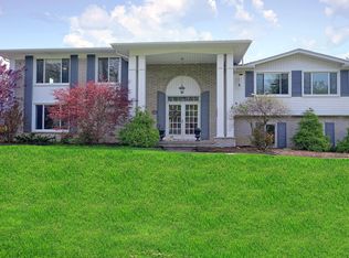 3565 Valleyview Ln, West Bloomfield, MI 48323