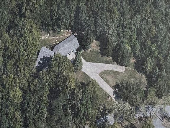 4th image of 456 Navajo Ln W