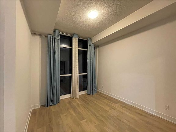 5th image of 9471 Yonge St #301