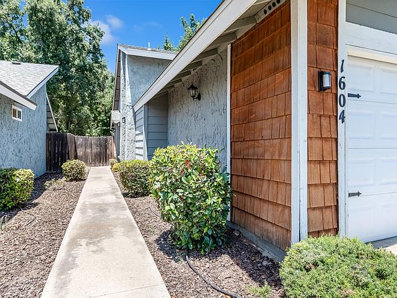 3rd image of 1604 E Sunnyview Avenue
