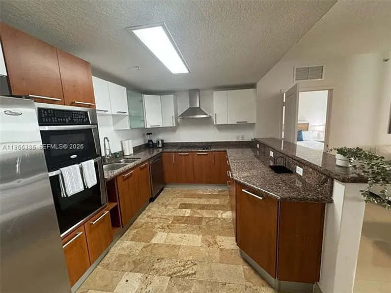 170 SE 14th St #1108 — Photo 9