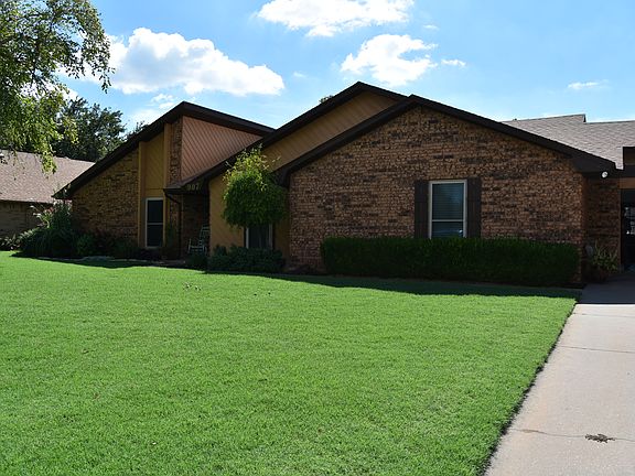 2nd image of 907 Kathys Pl