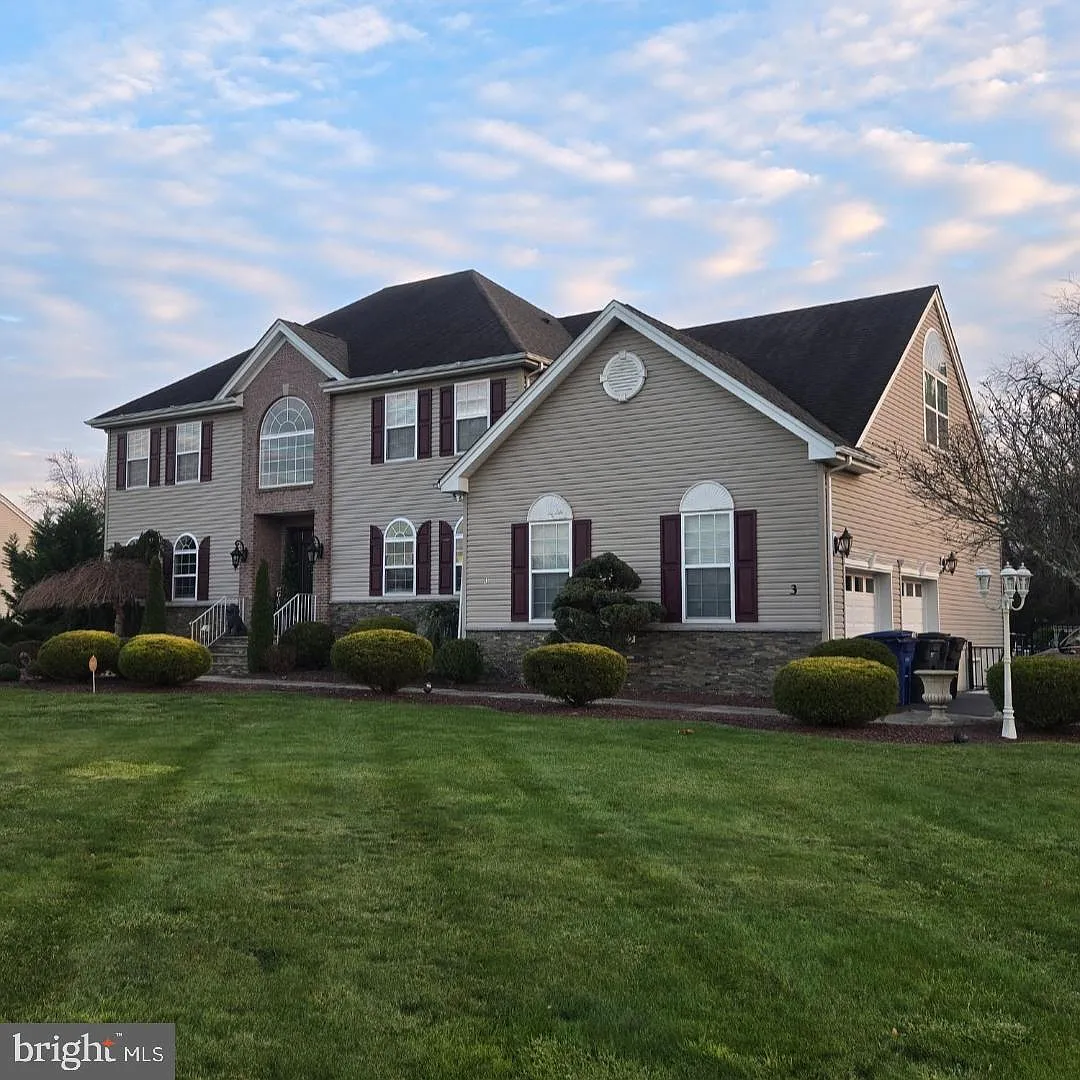 1 bed, 1.0 bath, 5011 sqft, $1,950 — Photo 1