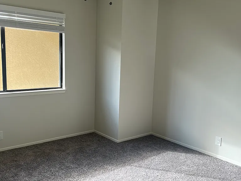 1001 E Cypress Ave — Photo 6