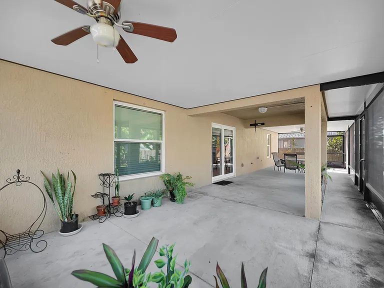 1037 SW Payne Ave — Photo 5