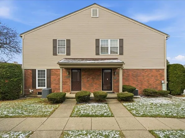 15913 N Franklin Dr, Clinton Township, MI 48038