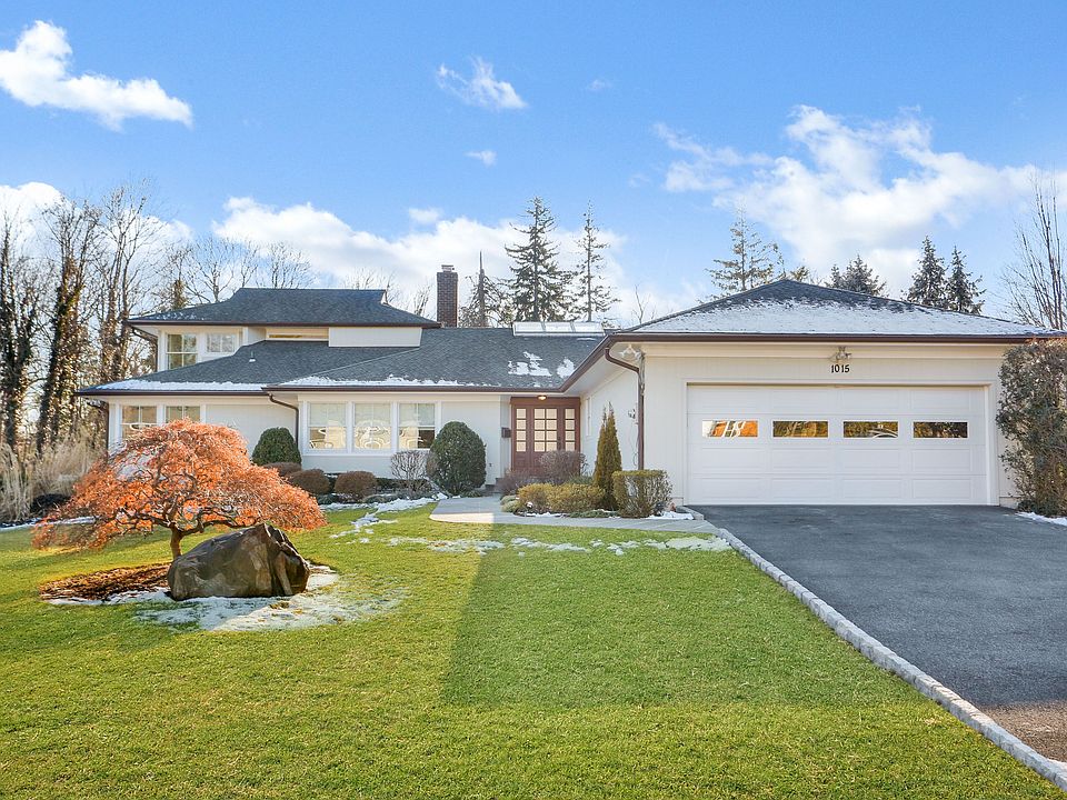 1015 Seahaven Dr Mamaroneck NY-print-070-070-043e-4200x2807-300dpi.jpg