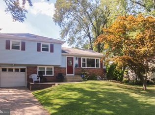 8 Hilton Rd, Mount Holly, NJ 08060