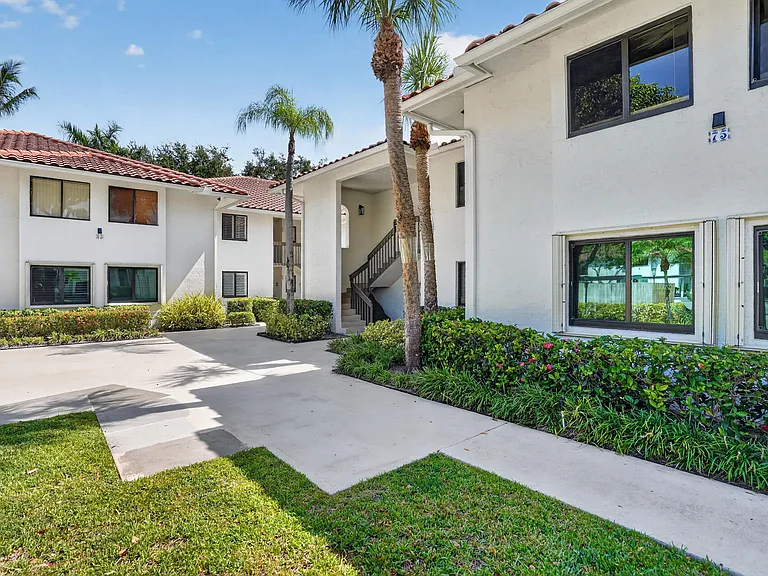 65 Pelican Pointe Dr #2030 — Photo 8