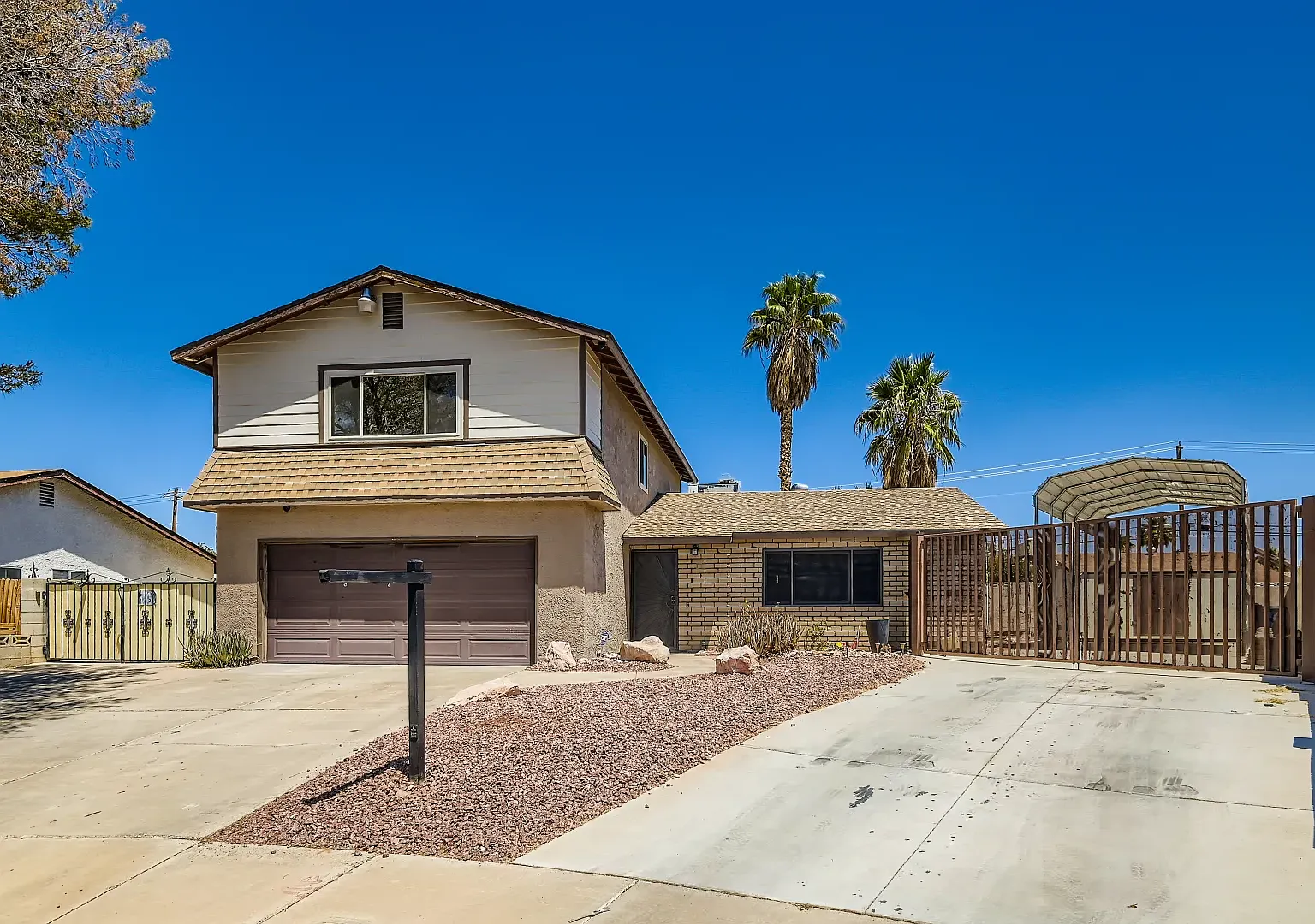 Highland Hills RV Parking 4 Bedrooms — Photo 1