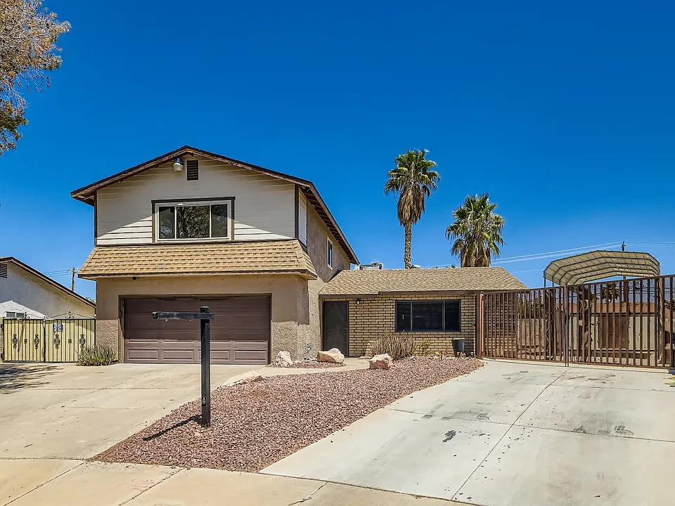 733 Strawberry Pl