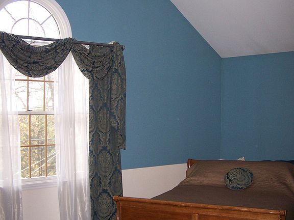 Master BR with cathedral ceilings, walk in closet and full bath with Jacuzzi 