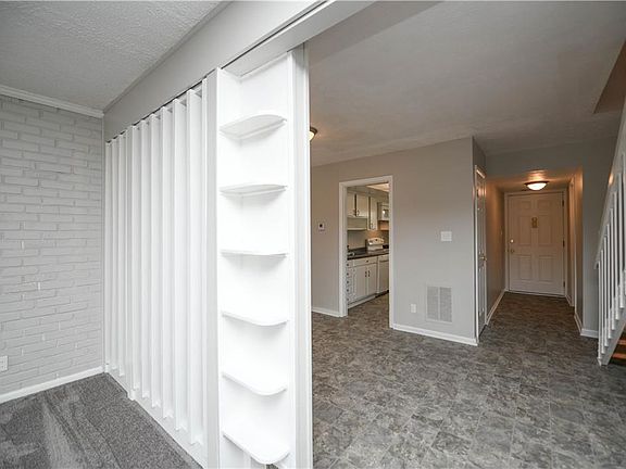4th image of 7439 Country Brook Dr