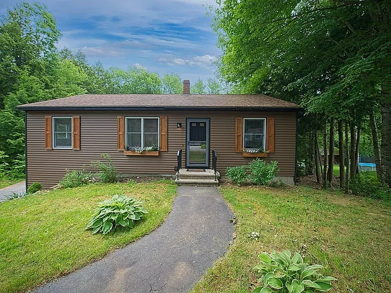 24 Hunts Dr