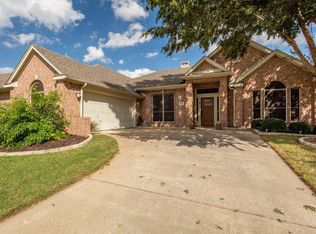 8416 Grand View Dr, North Richland Hills, TX 76182