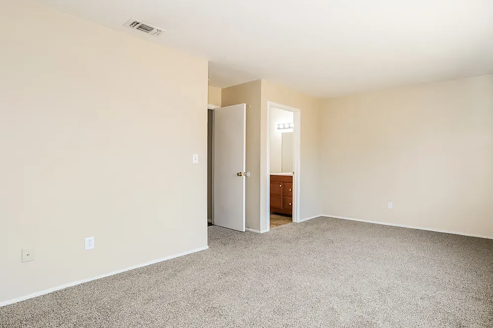 1553 Colfax Dr — Photo 4
