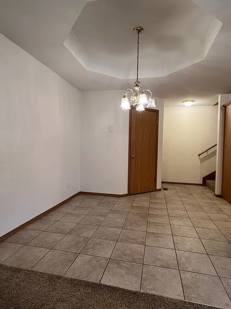 3bed/2 bath/2 car garage, 1300 sqft duplex-home! 1267 S Pinhook Dr in Nixa MO. — Photo 1