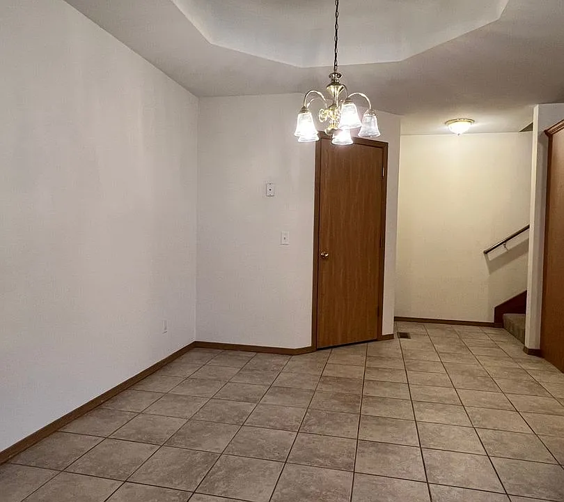 1267 S Pinhook Dr