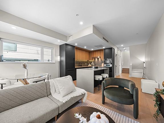 2nd image of 128 Woodstock Ave W #5