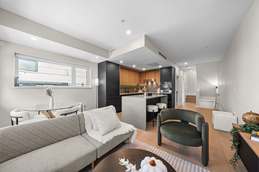 128 Woodstock Ave W #5, Vancouver, BC - View 2