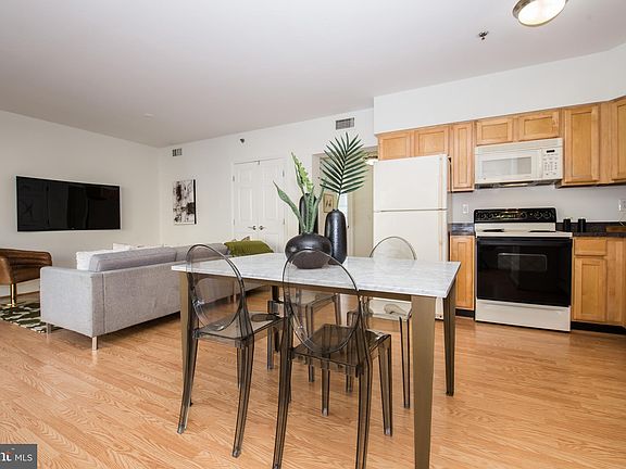 5th image of 1030 N 2nd St Unit 203