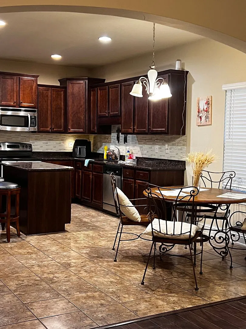 3 bed, 2.0 bath, 1980 sqft, $1,950 — Photo 4