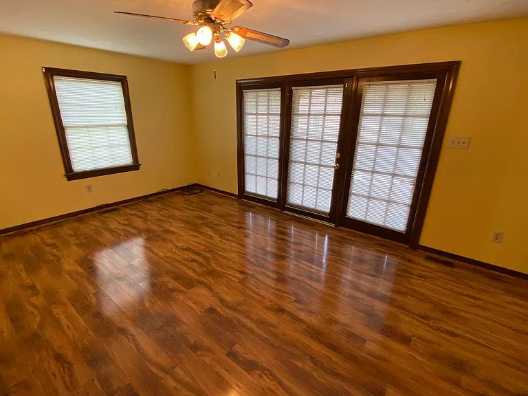 In law suite living room