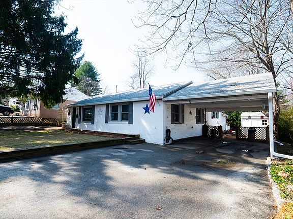 2nd image of 53 Tiverton Pkwy