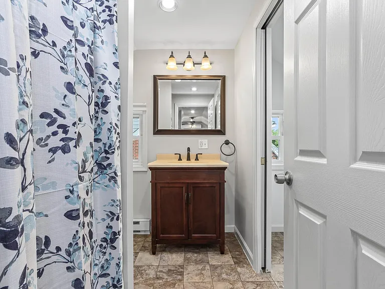 2037 Brown St — Photo 17